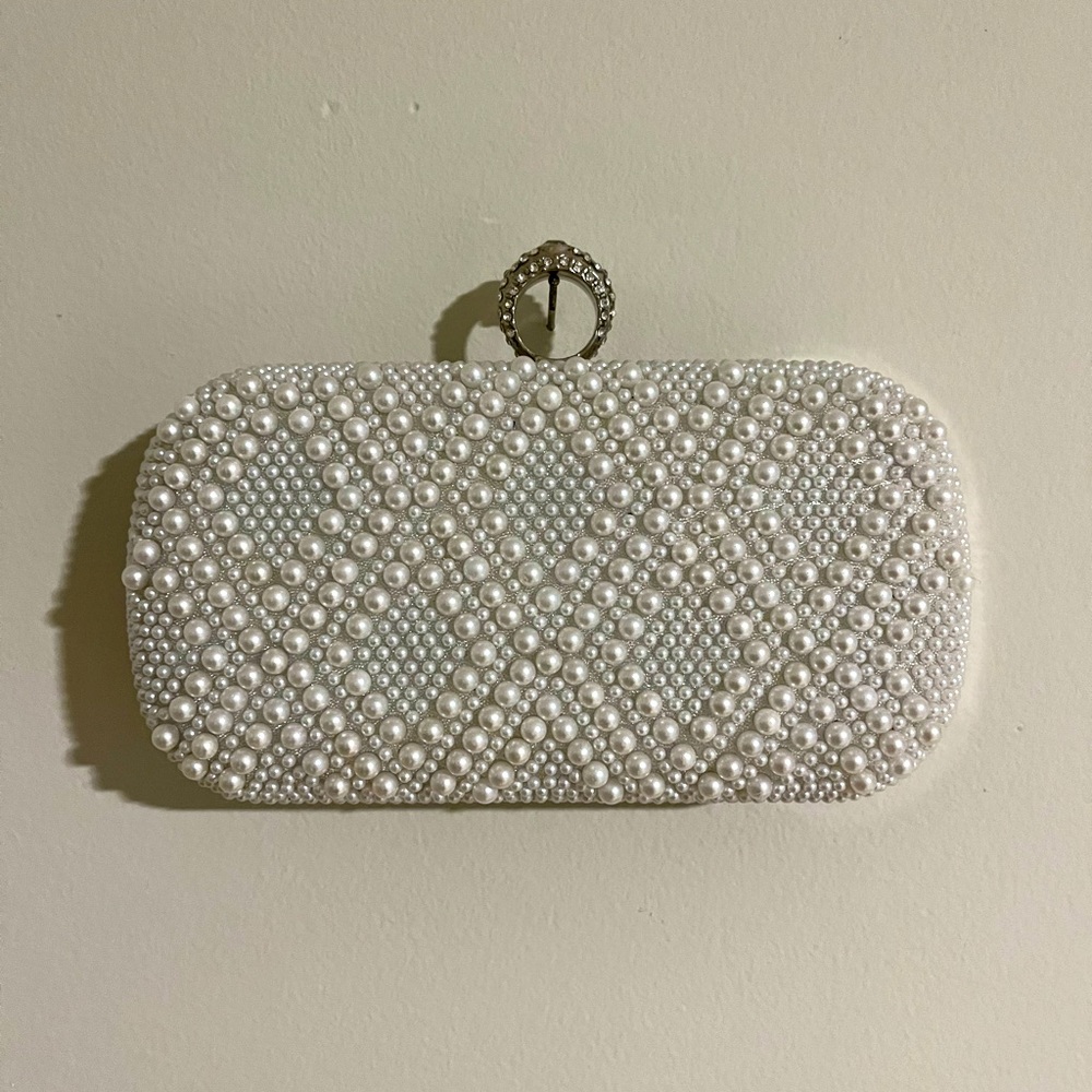 Pearl Clutch